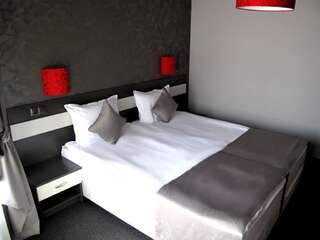 Отель Gran Via Бургас Двухместный номер с 1 кроватью или 2 отдельными кроватями-5