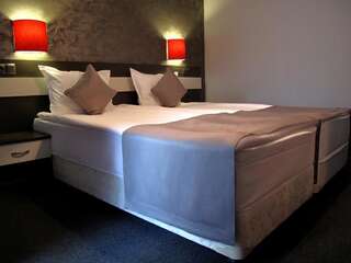 Отель Gran Via Бургас Двухместный номер с 1 кроватью или 2 отдельными кроватями-6