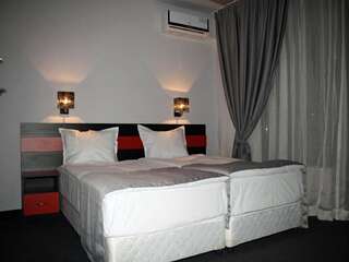 Отель Gran Via Бургас Двухместный номер с 1 кроватью или 2 отдельными кроватями-9
